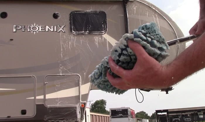 The Best RV Wash Brushes (Adjustable & Extendable Brushes)